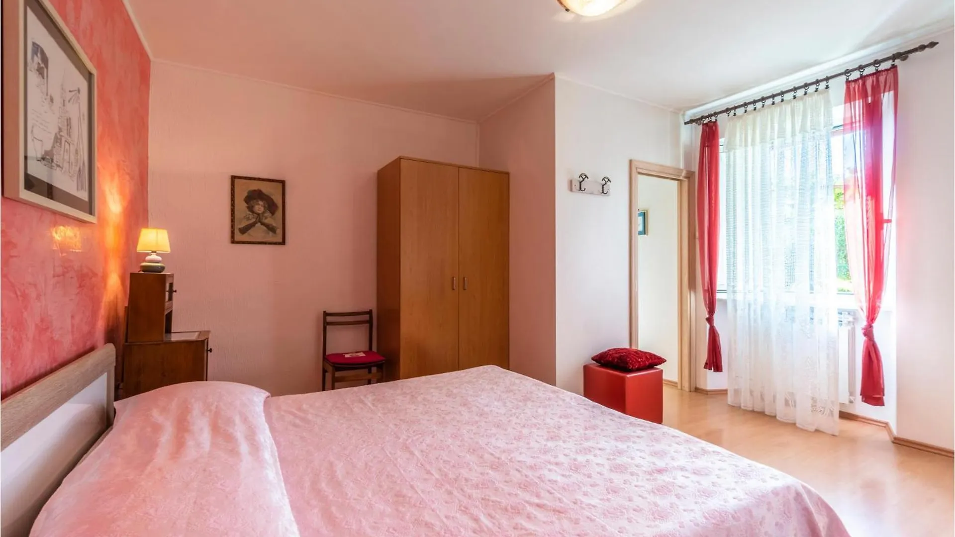 2 Bedroom Nice Apartment In Umag